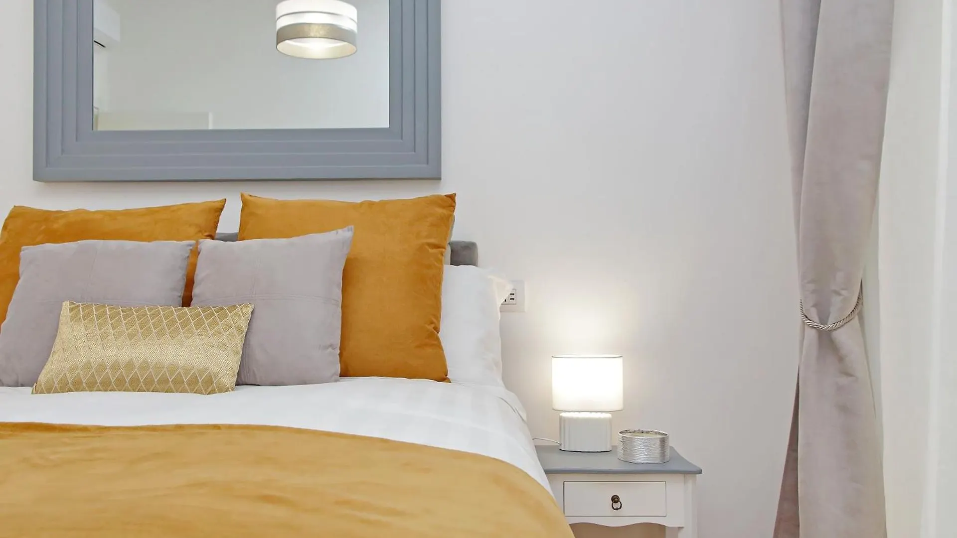 Graceful Apartment Near St Peter Metro 100 Mt Rome Italy
