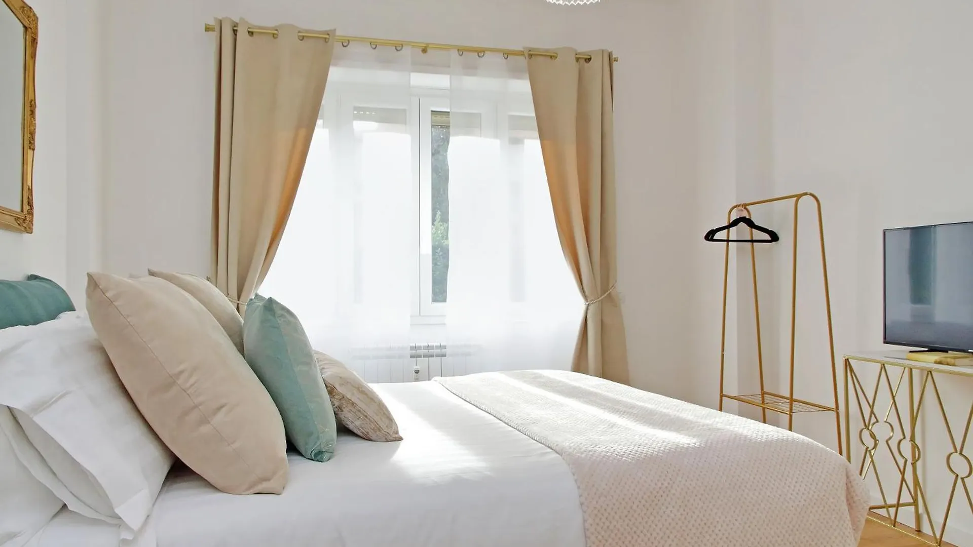 Graceful Apartment Near St Peter Metro 100 Mt Rome