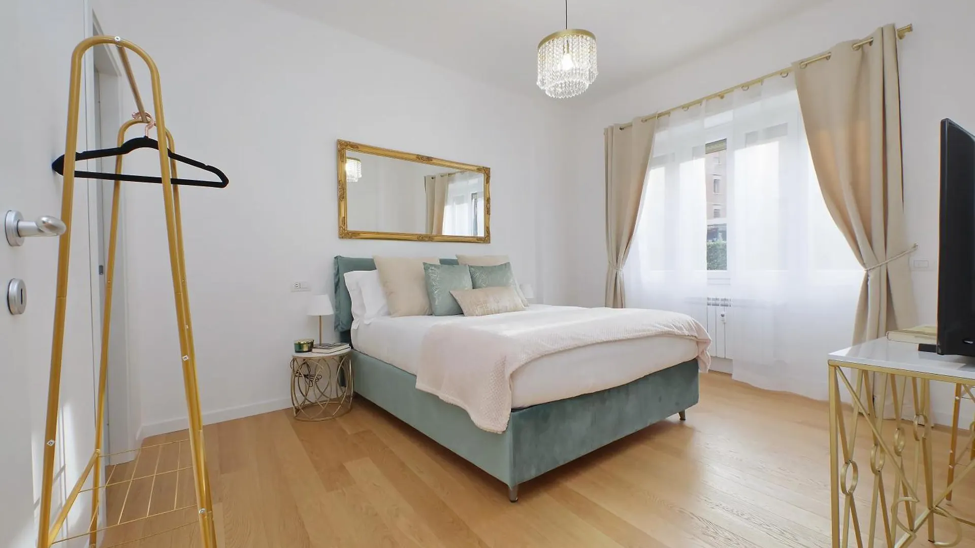 Graceful Apartment Near St Peter Metro 100 Mt Rome Italy