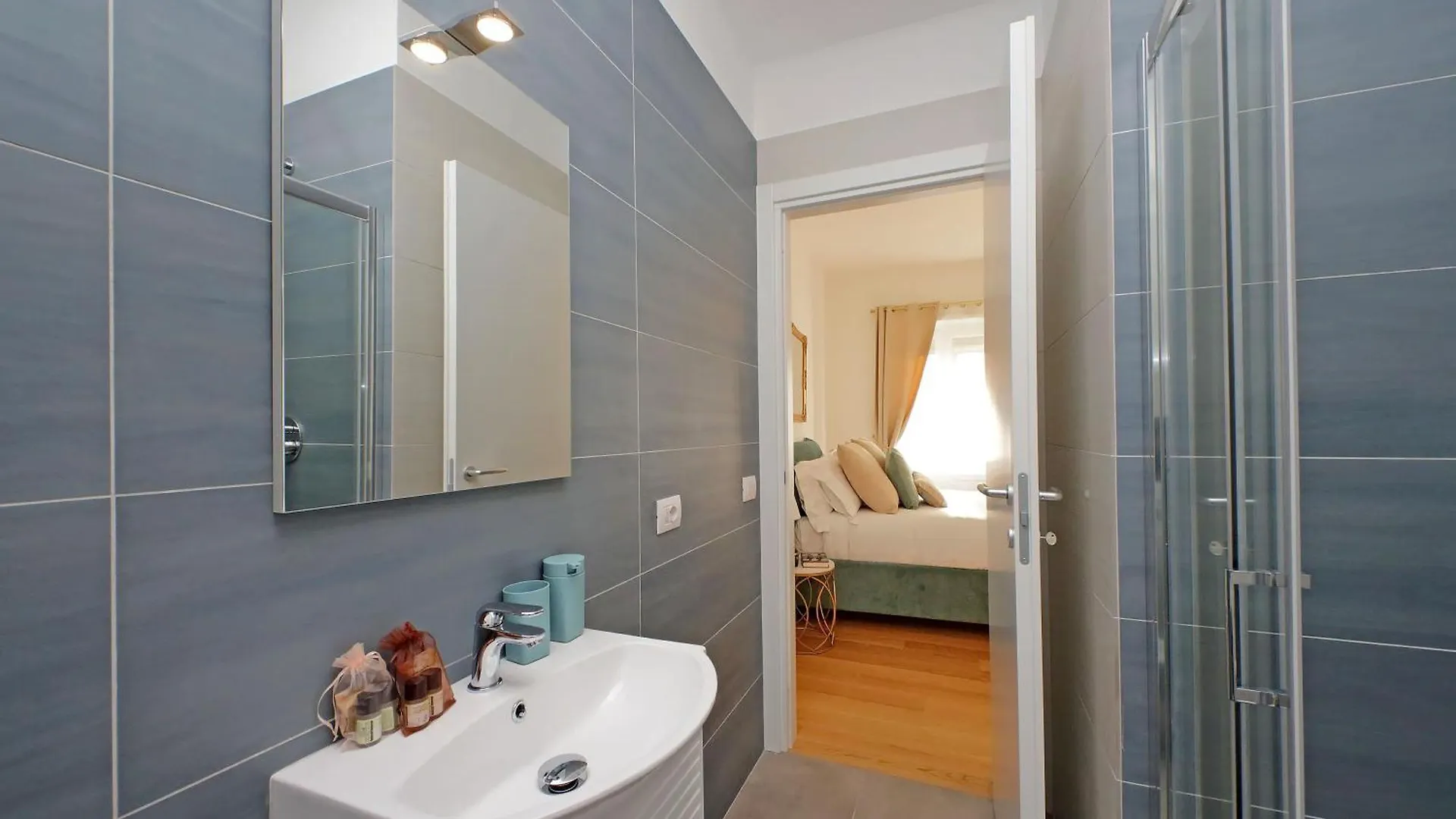 Graceful Apartment Near St Peter Metro 100 Mt Rome